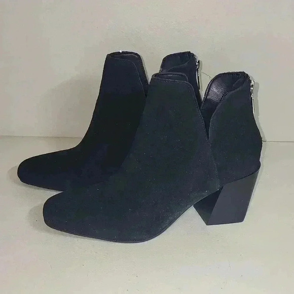 Blondo Waterproof Stacia Ankle Booties - Picture 2 of 5